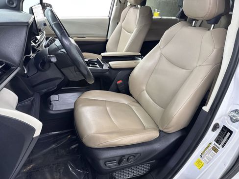 Used 2022 Toyota Sienna XLE image 16