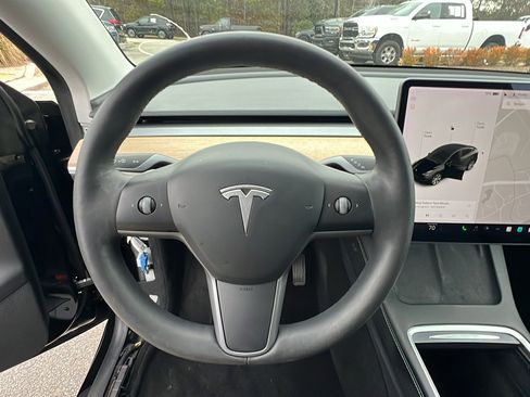 Used 2021 Tesla Model Y Long Range image 25