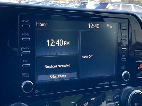 Used 2022 Toyota Highlander XLE image 18