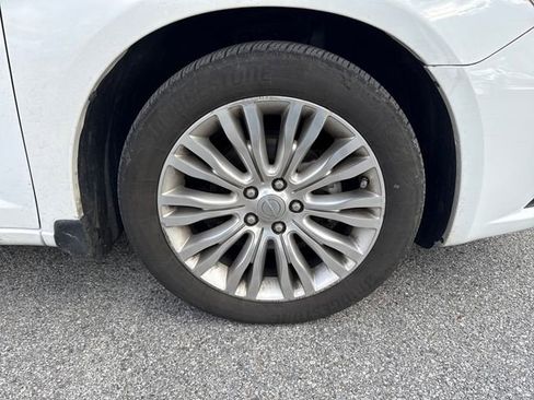 Used 2013 Chrysler 200 Limited image 9