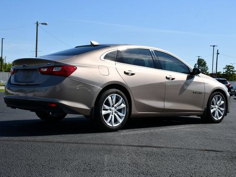 Used 2018 Chevrolet Malibu Hybrid w/ Leather Package FWD image 7