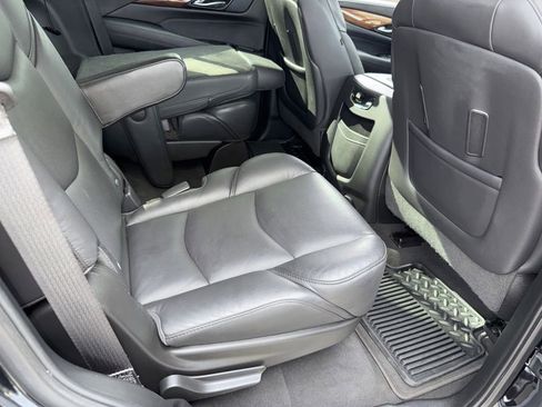 Used 2020 Cadillac Escalade 2WD image 41