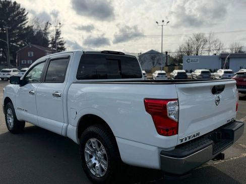 Used 2018 Nissan Titan SV image 7