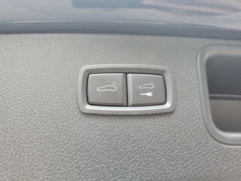 Used 2023 Porsche Macan AWD/4WD image 9