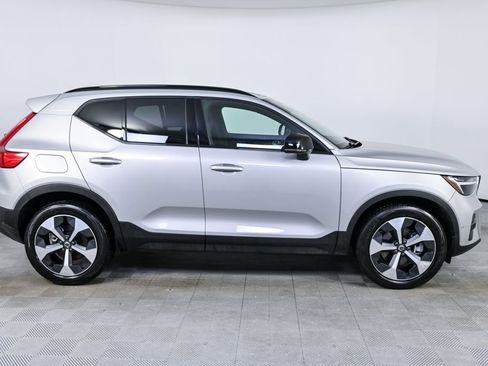 Certified 2025 Volvo XC40 B5 Plus image 28