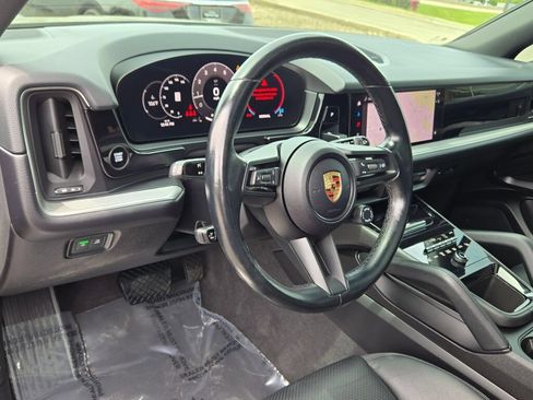 Used 2024 Porsche Cayenne AWD/4WD image 31