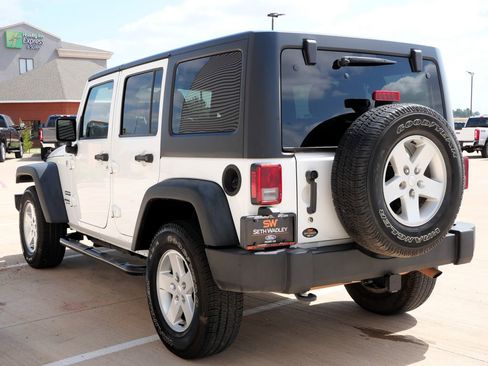 Used 2015 Jeep Wrangler Unlimited Sport w/ Quick Order Package 24S AWD/4WD image 6
