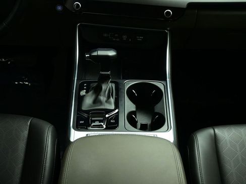 Certified 2025 Kia Carnival EX image 5