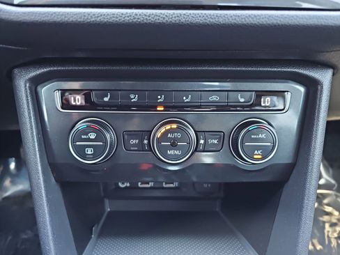 Used 2018 Volkswagen Tiguan SE AWD/4WD image 22