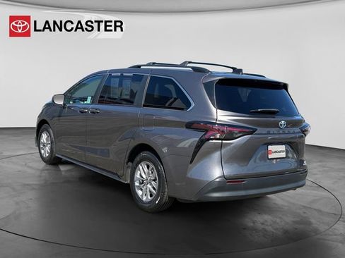 Used 2024 Toyota Sienna LE w/ LE Plus Package FWD image 5