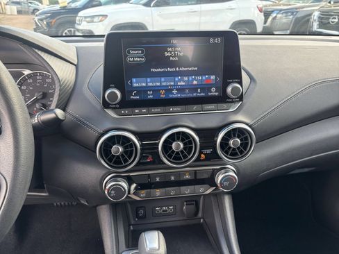 Used 2025 Nissan Sentra SV FWD image 17