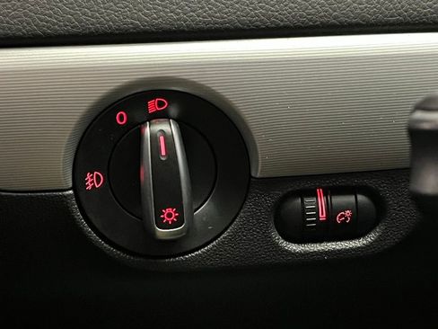 Used 2013 Volkswagen Jetta GLI image 23