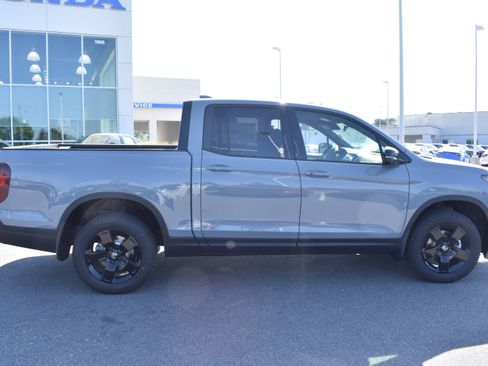 New 2026 Honda Ridgeline Black Edition image 10