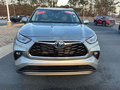 Used 2024 Toyota Highlander Platinum image 7