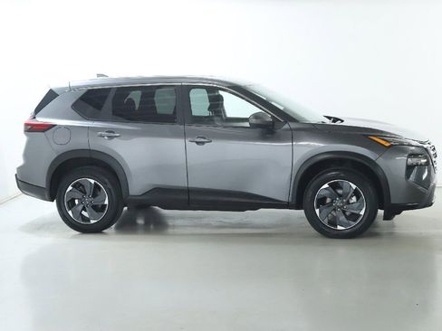 Certified 2025 Nissan Rogue SV image 11