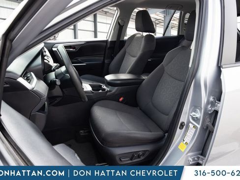 Used 2021 Toyota RAV4 XLE FWD image 13