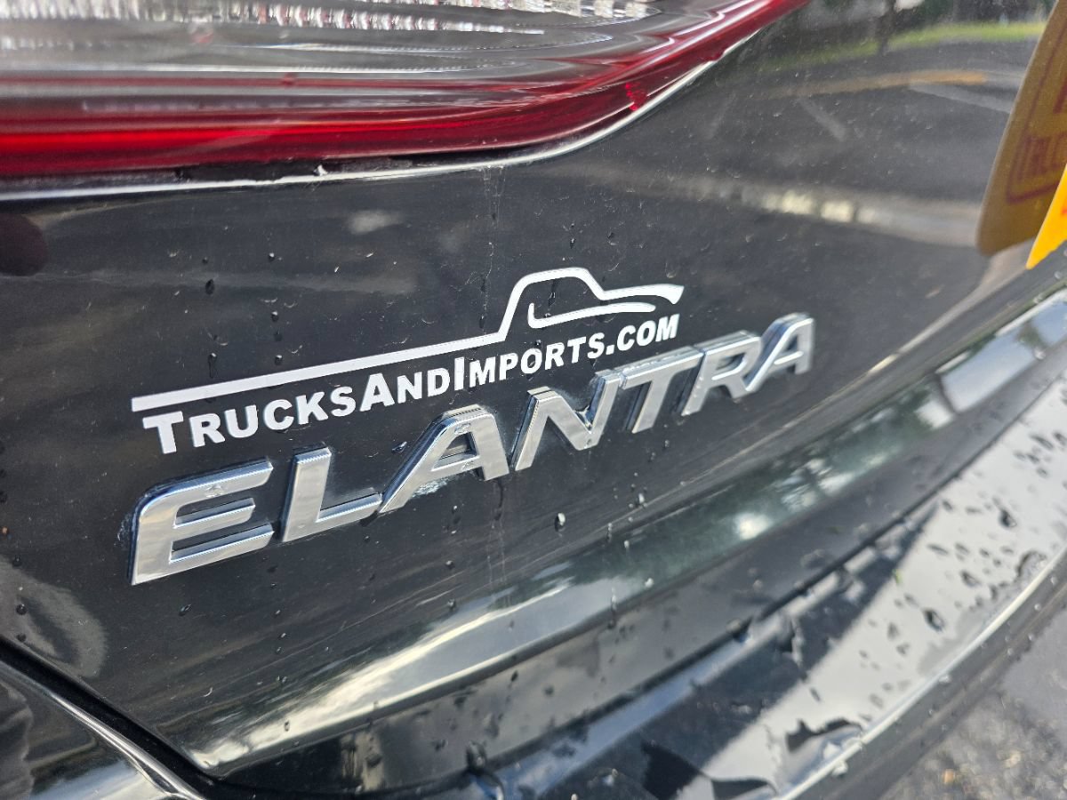 Used 2017 Hyundai Elantra Limited FWD image 6