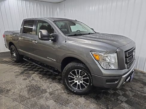 Used 2021 Nissan Titan SV w/ SV Convenience Package image 7