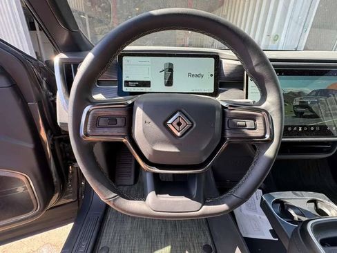 Used 2025 Rivian R1S Adventure AWD/4WD image 18