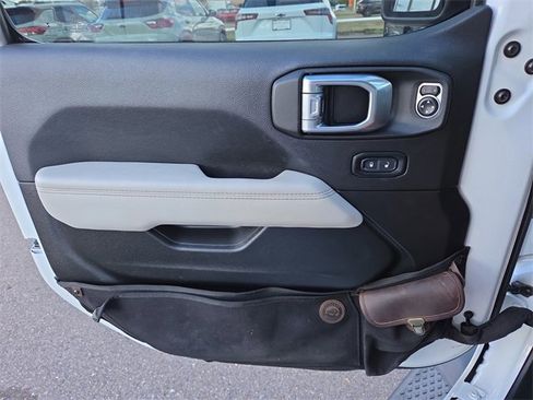 Used 2021 Jeep Gladiator Overland image 17