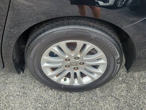 Used 2016 Toyota Sienna XLE image 7