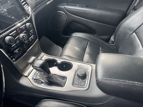 Certified 2019 Jeep Grand Cherokee Overland image 16