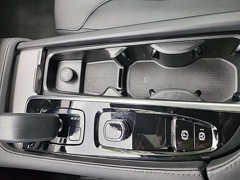 Certified 2025 Volvo XC90 B5 Core w/ Climate Package AWD/4WD image 23