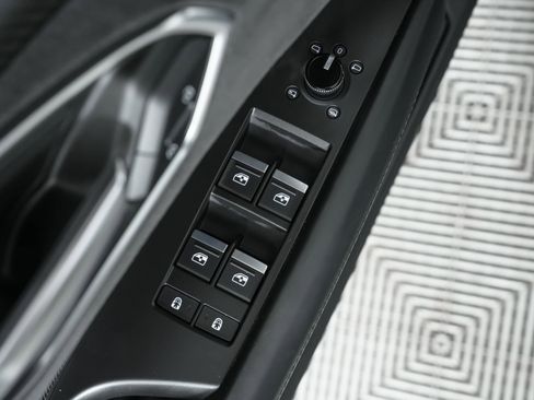 Used 2022 Audi e-tron GT Prestige image 36