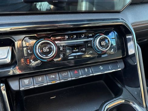 Used 2024 GMC Sierra 2500 AT4 w/ AT4 Preferred Package AWD/4WD image 19