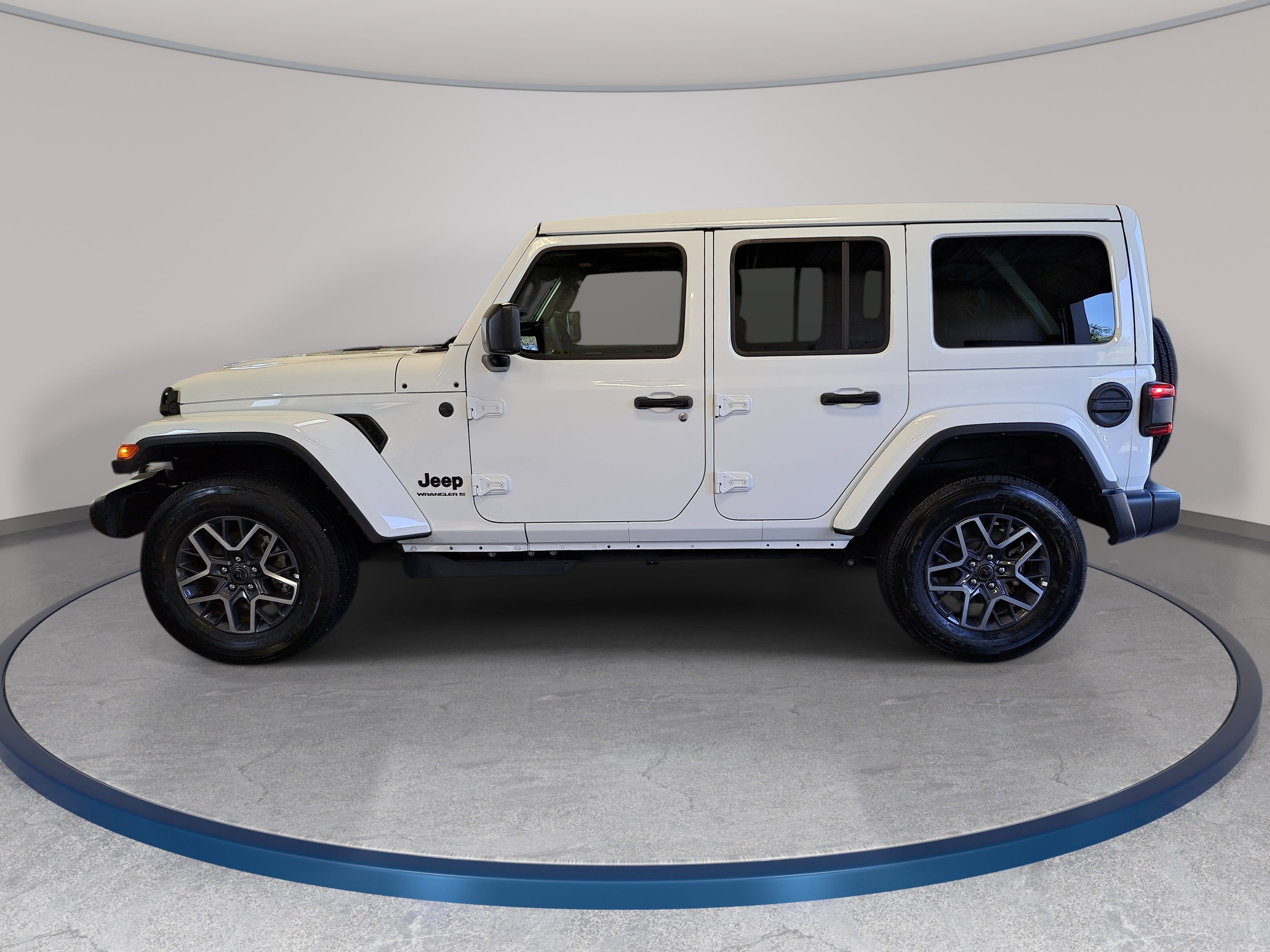 Used 2026 Jeep Wrangler Unlimited Sahara AWD/4WD image 8