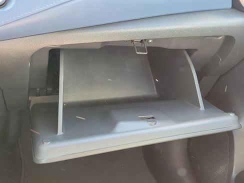 Used 2025 Nissan Versa SV FWD image 30