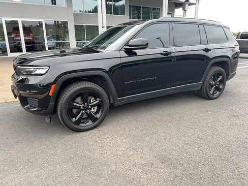 Used 2023 Jeep Grand Cherokee L Laredo AWD/4WD image 2