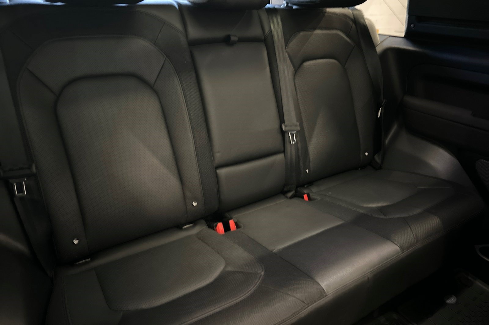 Used 2023 Land Rover Defender 90 X-Dynamic SE AWD/4WD image 31