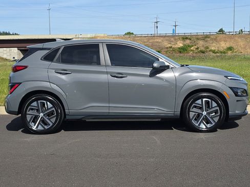 Used 2023 Hyundai Kona SE FWD image 2