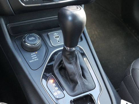 Used 2023 Jeep Cherokee Altitude Lux image 16