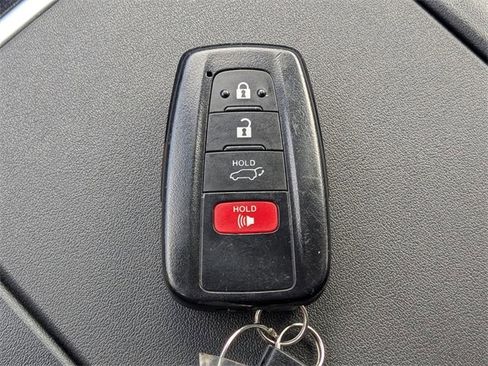 Used 2023 Toyota Highlander XLE image 34