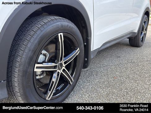 Used 2022 Honda HR-V LX image 10