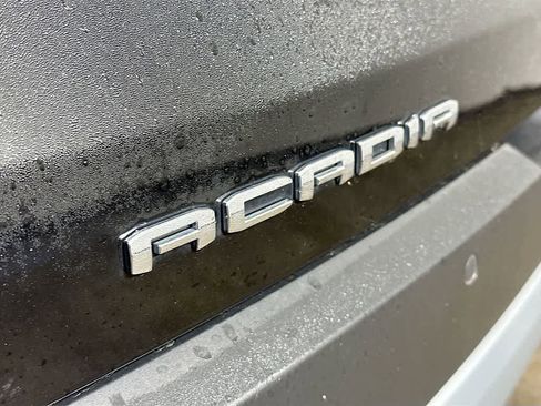 Used 2023 GMC Acadia SLT w/ Preferred Package image 7