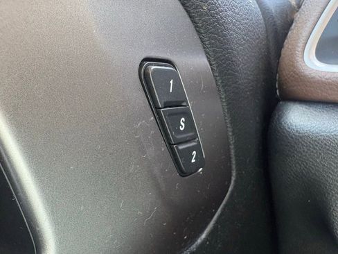 Used 2017 Chrysler Pacifica Limited FWD image 25