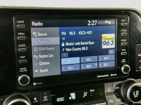 Used 2020 Toyota Highlander XLE FWD image 21