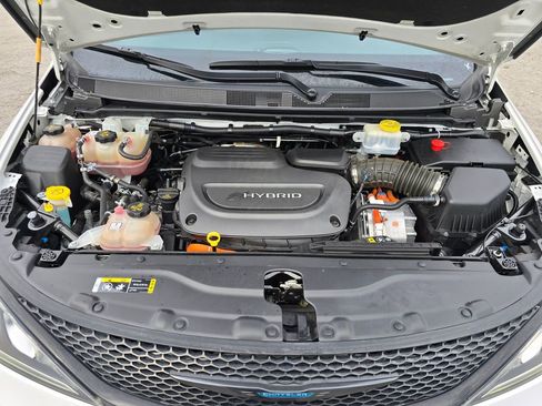 Used 2020 Chrysler Pacifica Touring w/ S Appearance Package image 20