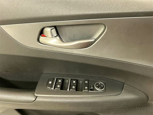 Used 2021 Kia Forte LXS image 11