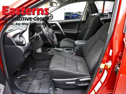 Used 2017 Toyota RAV4 XLE AWD/4WD image 13