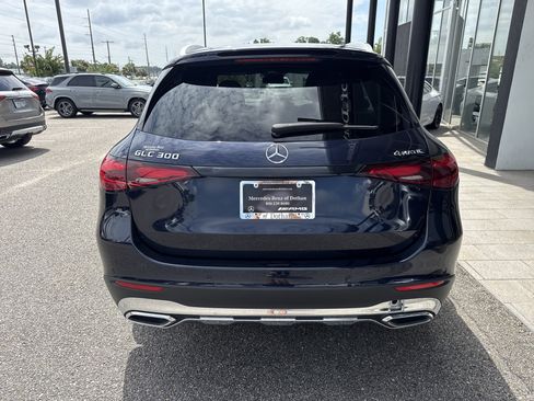 Used 2024 Mercedes-Benz GLC 300 4MATIC image 3