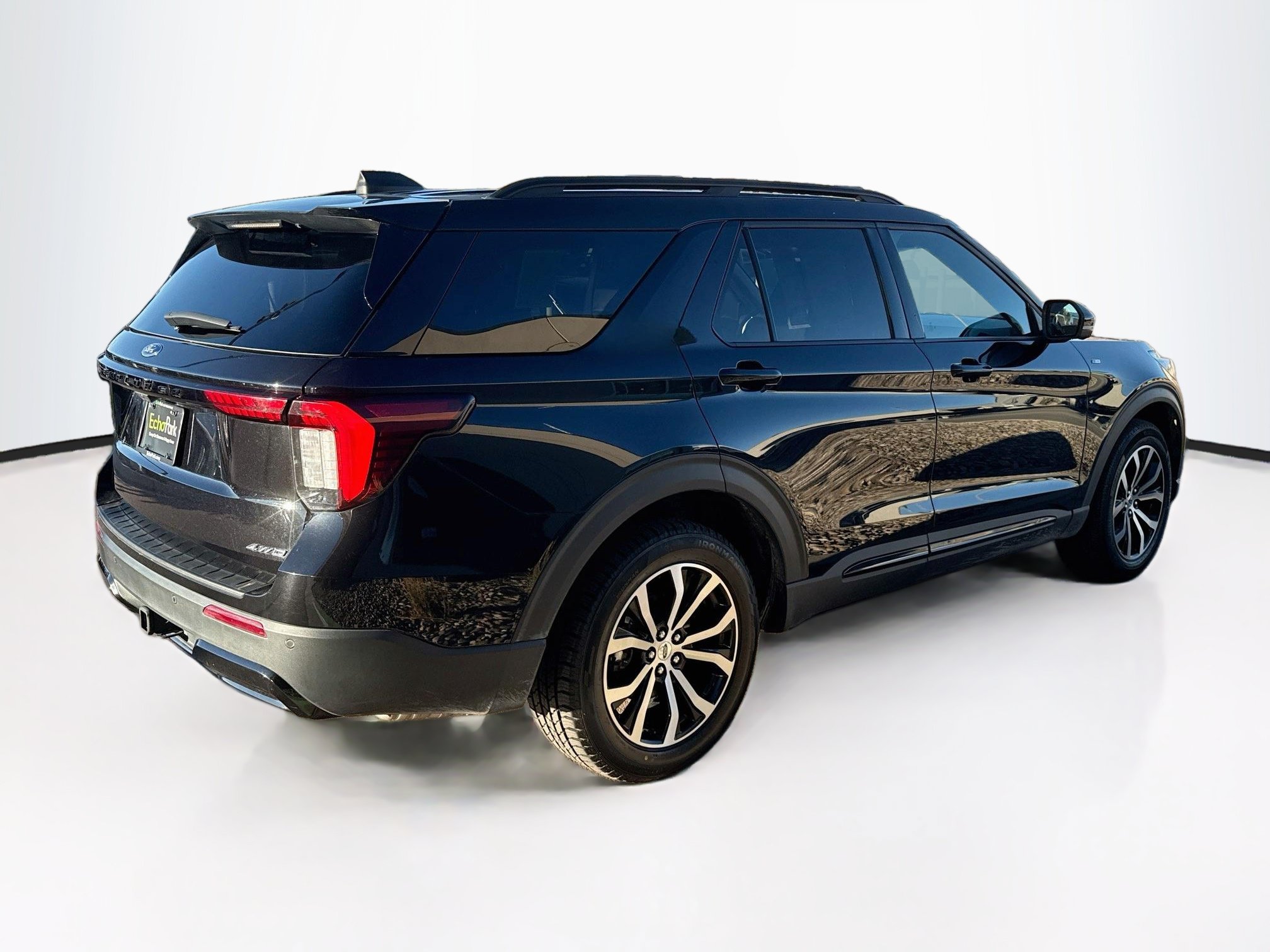Used 2025 Ford Explorer ST-Line AWD/4WD image 9