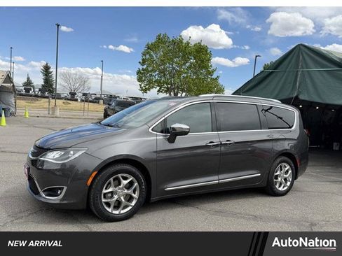 Used 2018 Chrysler Pacifica Limited w/ Advanced Safetytec Group FWD image 1