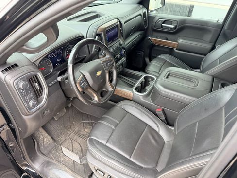 Used 2019 Chevrolet Silverado 1500 High Country w/ Technology Package AWD/4WD image 10