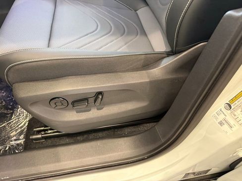 New 2026 Volkswagen Tiguan SE AWD/4WD image 18