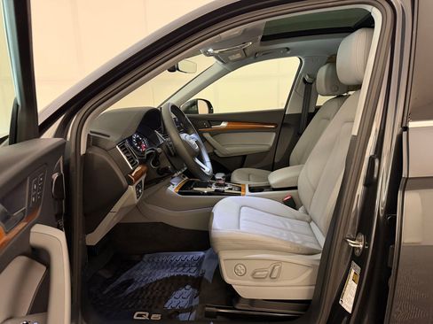 Used 2023 Audi Q5 2.0T Premium w/ Convenience Package AWD/4WD image 5