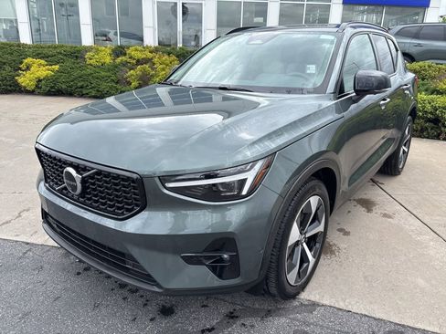 Used 2026 Volvo XC40 B5 Plus AWD/4WD image 3